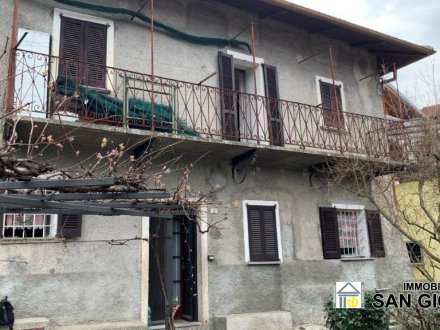 LIERNA localit Mugiasco, vendesi porzione di casa indipendente terra-tetto.
