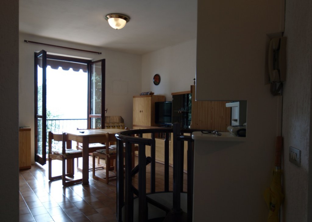 Sale Apartments Perledo - PERLEDO, locality Tondello, for sale three-room apartment on two levels, with garage, cellar and storage room. Locality 