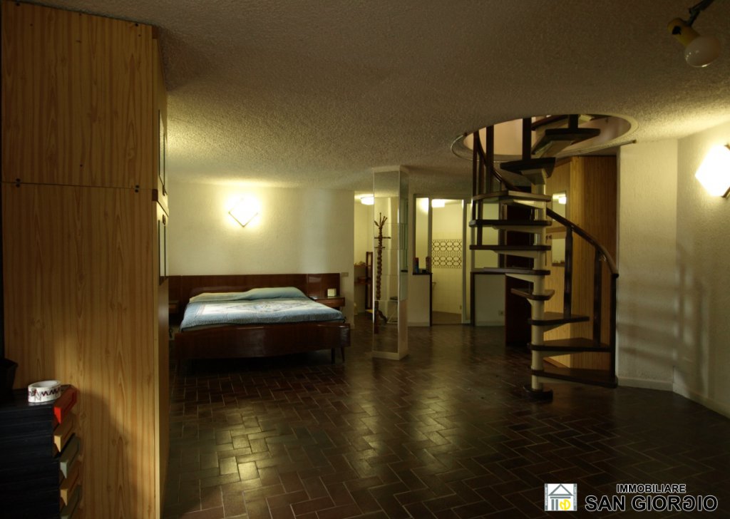 Appartamenti in vendita  126 m² buone condizione, Perledo, località Tondello