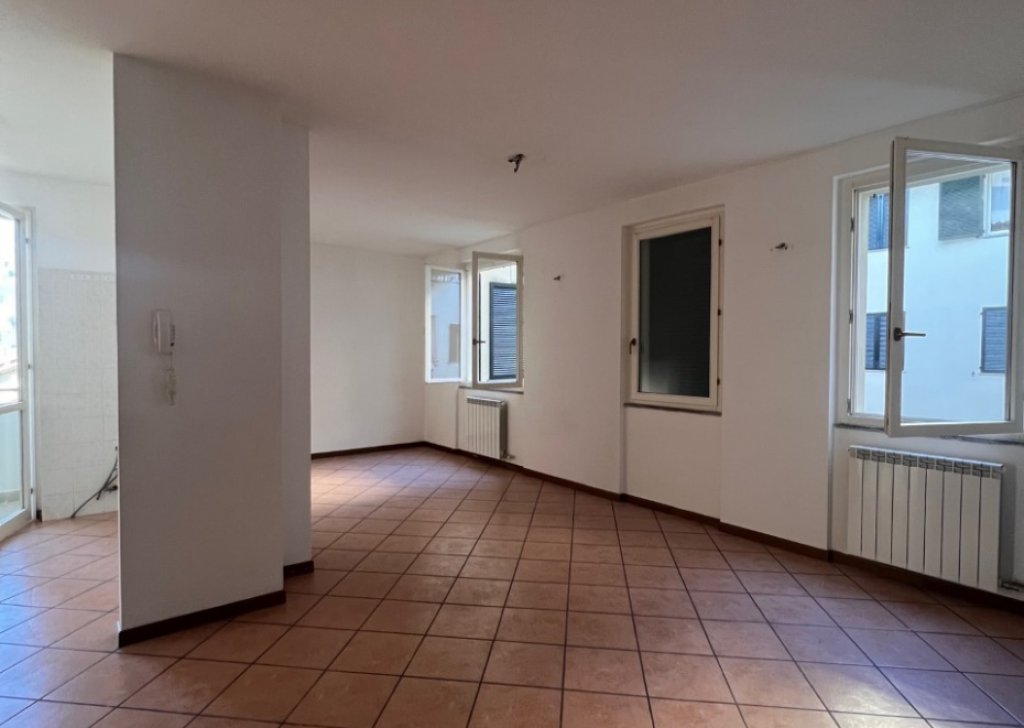 Sale Apartments Lecco - Lecco - Germanedo - for sale multi-room apartment with large garage. Locality 