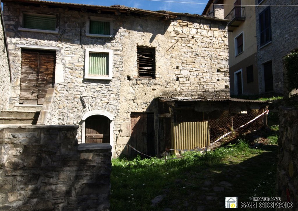 Sale Cottages and Farmhouses Perledo - PERLEDO Frazione Gittana wide view, for sale rustic to be restored. Locality 