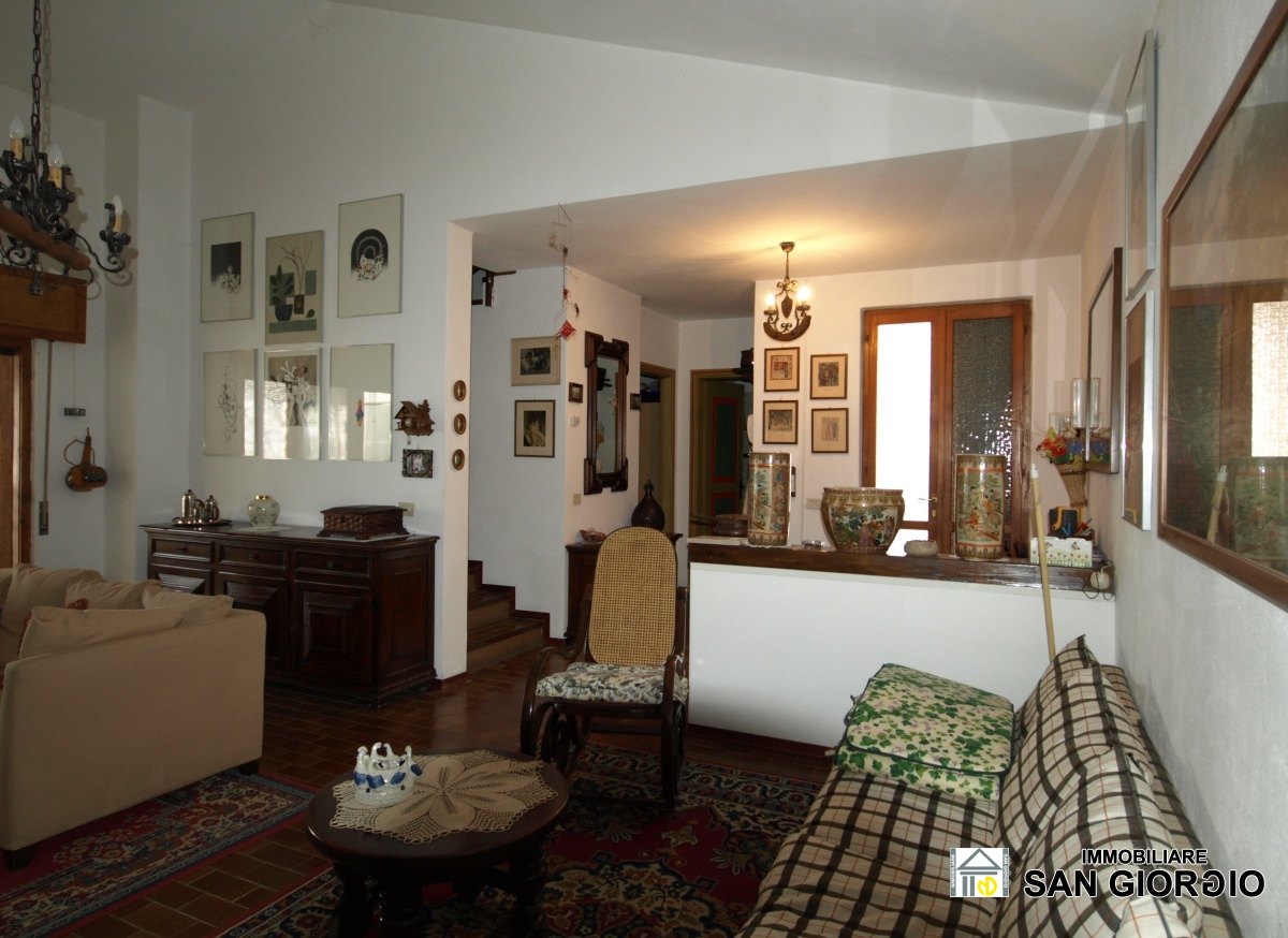 Villa ESINO LARIO vendita  Esino Lario  San Giorgio Immobiliare
